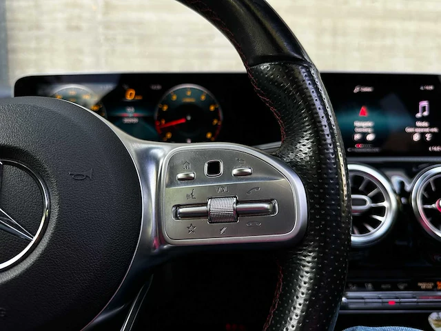 Mercedes-benz a200 launch edition premium plus 163pk 2019 (origineel-nl) a-klasse, zv-617-l - afbeelding 21 van  64