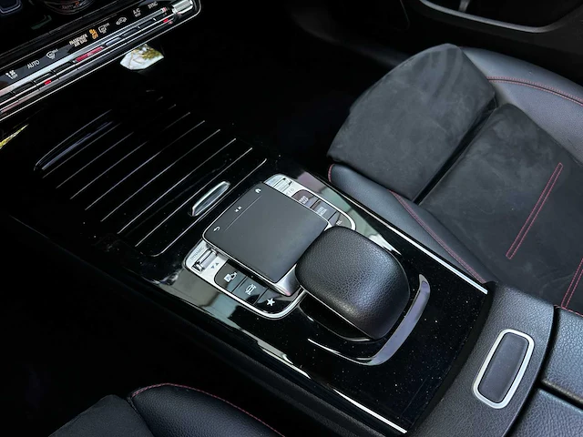 Mercedes-benz a200 launch edition premium plus 163pk 2019 (origineel-nl) a-klasse, zv-617-l - afbeelding 26 van  64