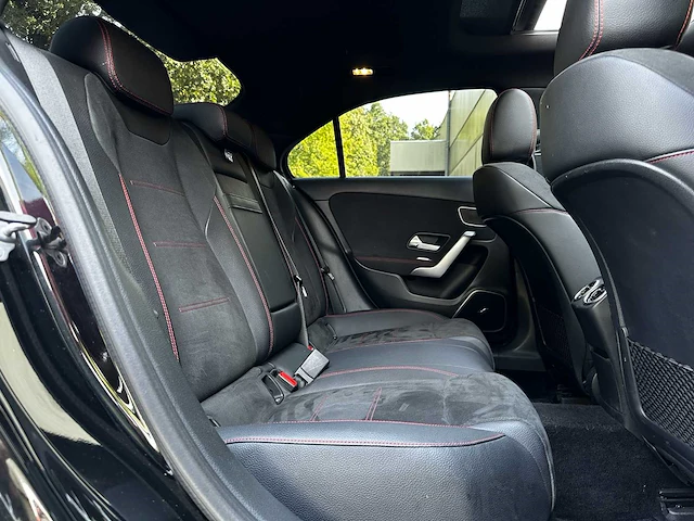 Mercedes-benz a200 launch edition premium plus 163pk 2019 (origineel-nl) a-klasse, zv-617-l - afbeelding 44 van  64