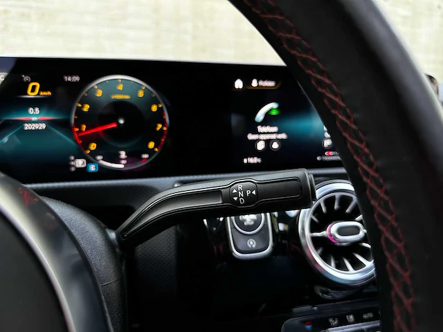 Mercedes-benz a200 launch edition premium plus 163pk 2019 (origineel-nl) a-klasse, zv-617-l - afbeelding 13 van  64