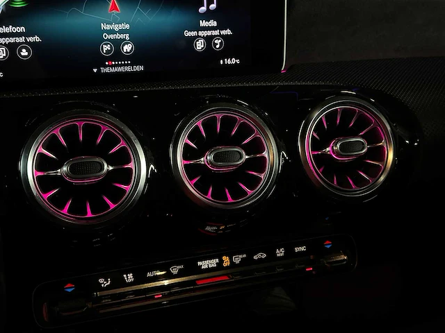 Mercedes-benz a200 launch edition premium plus 163pk 2019 (origineel-nl) a-klasse, zv-617-l - afbeelding 20 van  64