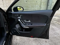 Mercedes-benz a200 launch edition premium plus 163pk 2019 (origineel-nl) a-klasse, zv-617-l - afbeelding 33 van  64