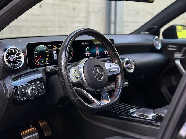 Mercedes-benz a200 launch edition premium plus 163pk 2019 (origineel-nl) a-klasse, zv-617-l - afbeelding 16 van  64