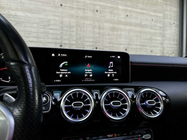 Mercedes-benz a200 launch edition premium plus 163pk 2019 (origineel-nl) a-klasse, zv-617-l - afbeelding 28 van  64