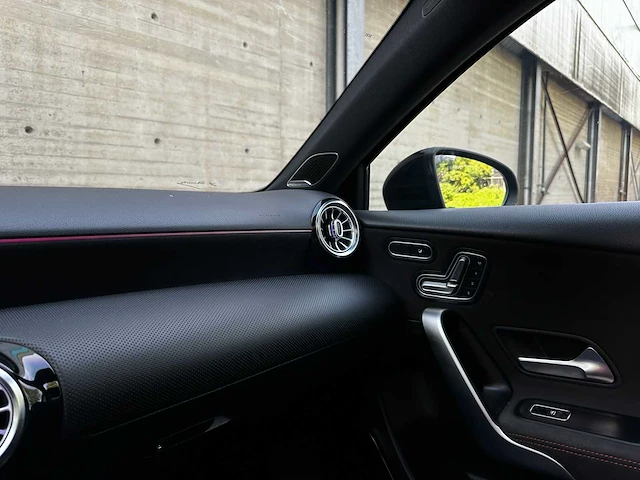 Mercedes-benz a200 launch edition premium plus 163pk 2019 (origineel-nl) a-klasse, zv-617-l - afbeelding 32 van  64
