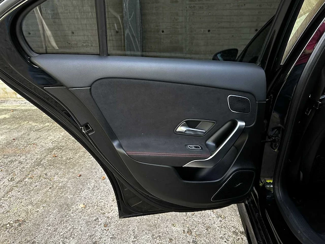 Mercedes-benz a200 launch edition premium plus 163pk 2019 (origineel-nl) a-klasse, zv-617-l - afbeelding 40 van  64