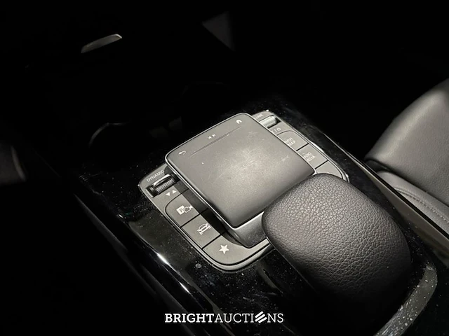 Mercedes-benz a200 limousine business solution luxury 163pk 2020 (origineel-nl) a-klasse, j-882-sr - afbeelding 8 van  33