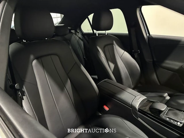Mercedes-benz a200 limousine business solution luxury 163pk 2020 (origineel-nl) a-klasse, j-882-sr - afbeelding 20 van  33