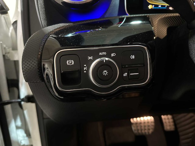 Mercedes-benz a250 amg premium plus a-klasse 224pk 2019, p-962-gr - afbeelding 13 van  45