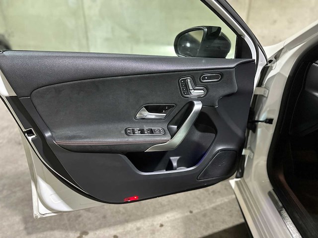 Mercedes-benz a250 amg premium plus a-klasse 224pk 2019, p-962-gr - afbeelding 25 van  45