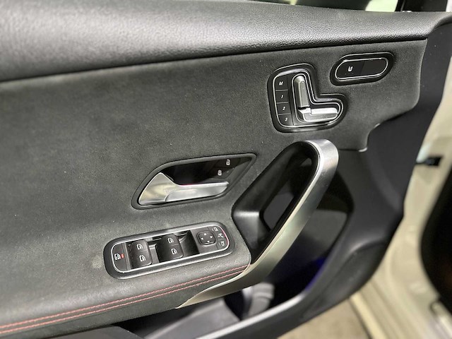 Mercedes-benz a250 amg premium plus a-klasse 224pk 2019, p-962-gr - afbeelding 24 van  43