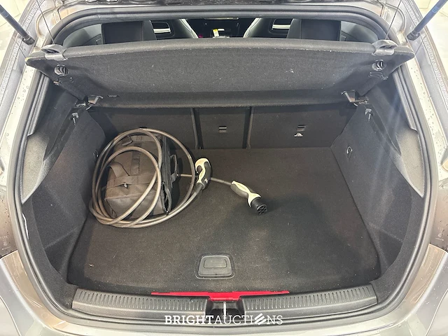 Mercedes-benz a250 e amg line 262pk 2021 a-klasse, n-353-zn - afbeelding 2 van  42
