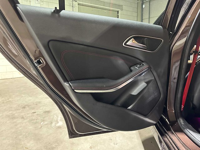 Mercedes-benz a45 amg 4matic a-klasse 360pk 2015, hst-56-d - afbeelding 29 van  43