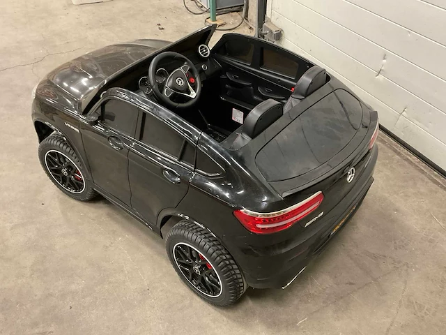Mercedes-benz amg glc63 elektrische kinderauto - afbeelding 3 van  6