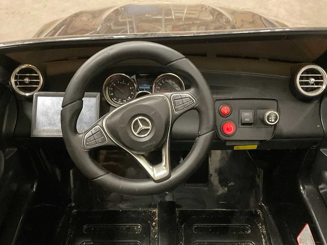 Mercedes-benz amg glc63 elektrische kinderauto - afbeelding 5 van  6