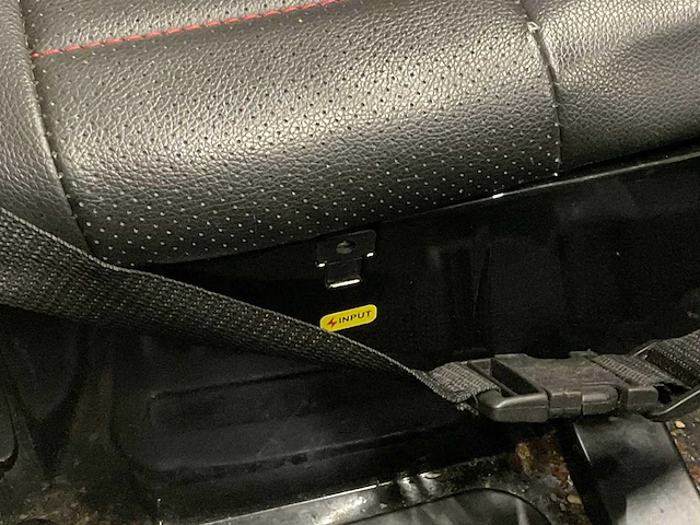 Mercedes-benz amg glc63 elektrische kinderauto - afbeelding 6 van  6