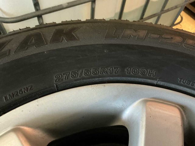 Mercedes benz autobanden met velg - afbeelding 6 van  6