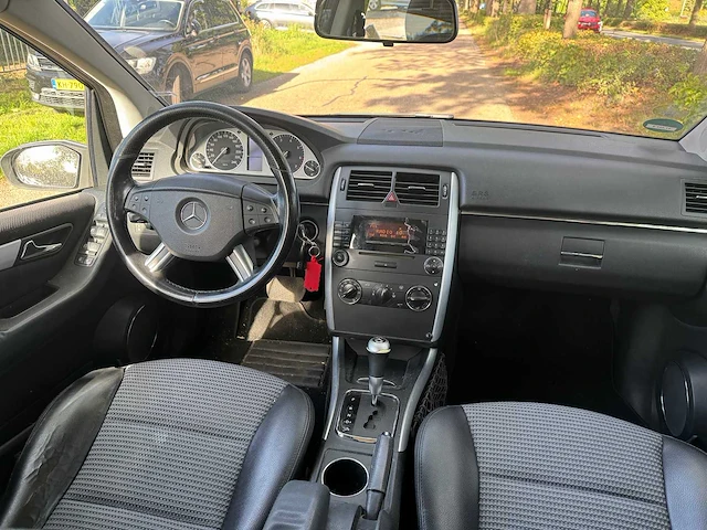Mercedes-benz b-klasse 200 automaat 87-xrx-8 - afbeelding 2 van  15