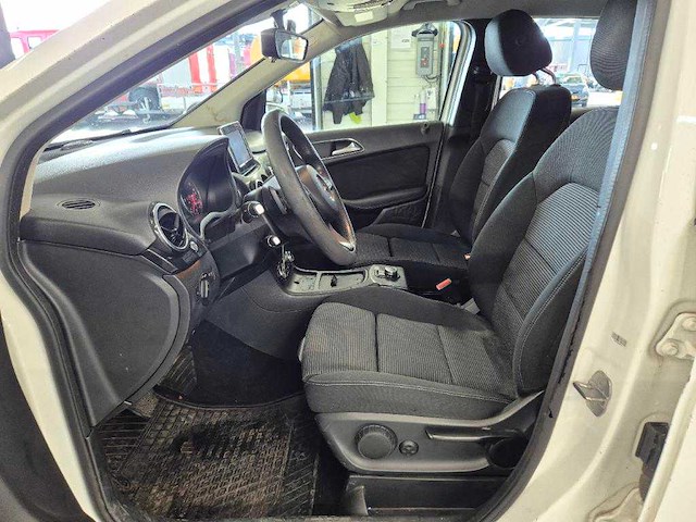Mercedes-benz b-klasse 220 d ambition , tn-064-t - afbeelding 7 van  11