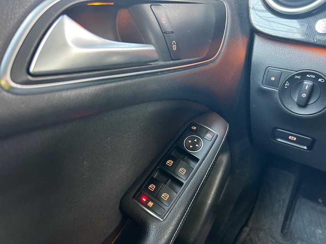 Mercedes-benz b-klasse 220 d ambition, xl-646-z - afbeelding 1 van  6