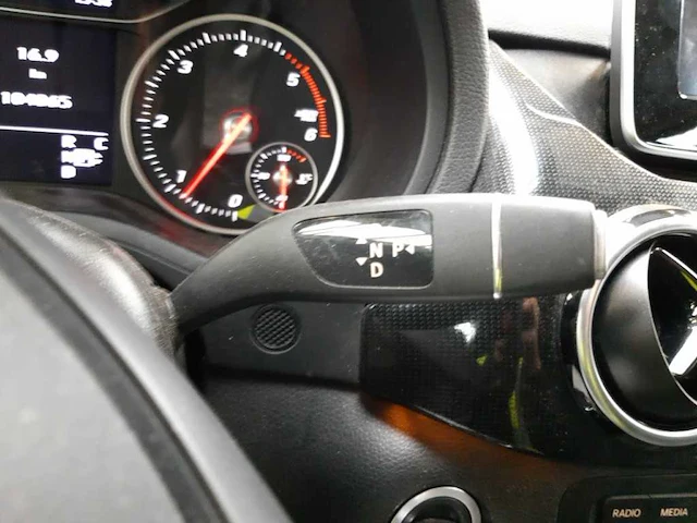 Mercedes benz b-klasse 220 d ambition , zf-577-b - afbeelding 1 van  6