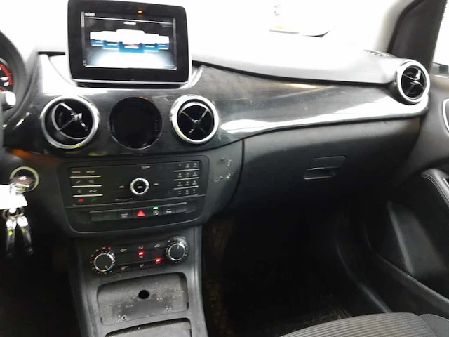 Mercedes benz b-klasse 220 d ambition , zf-577-b - afbeelding 2 van  6