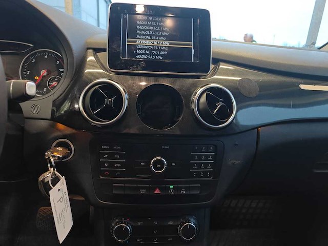 Mercedes-benz b-klasse 220 d ambition, zf-582-b - afbeelding 9 van  10