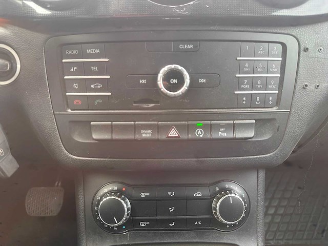 Mercedes-benz b-klasse 220 d ambition , zf-584-b - afbeelding 3 van  4