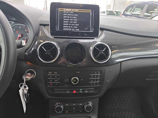 Mercedes-benz b220 d ambition automaat, xk-096-l - afbeelding 2 van  13