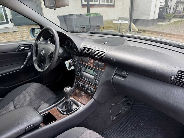 Mercedes-benz c-klasse 180 k. classic 23-rl-lj - afbeelding 24 van  25