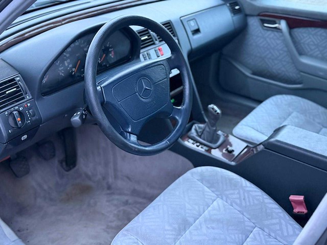 Mercedes-benz c-klasse 180 sport lt-gr-86 - afbeelding 2 van  30