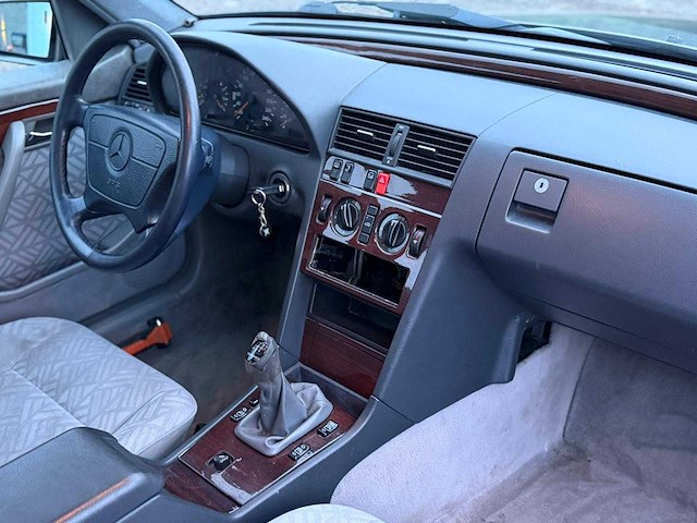 Mercedes-benz c-klasse 180 sport lt-gr-86 - afbeelding 5 van  30