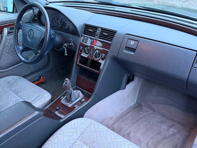 Mercedes-benz c-klasse 180 sport lt-gr-86 - afbeelding 6 van  30