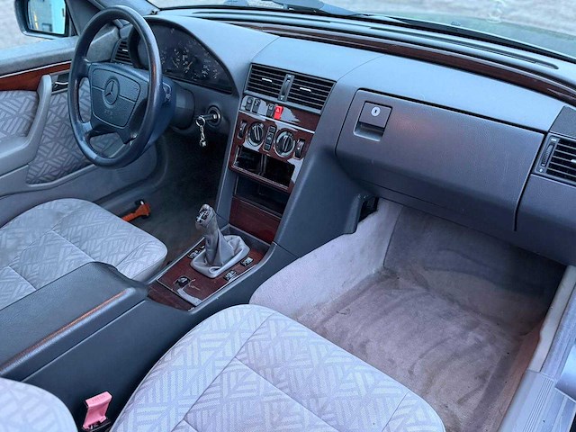 Mercedes-benz c-klasse 180 sport lt-gr-86 - afbeelding 7 van  30