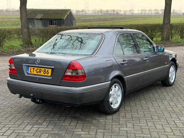 Mercedes-benz c-klasse 180 sport lt-gr-86 - afbeelding 26 van  30