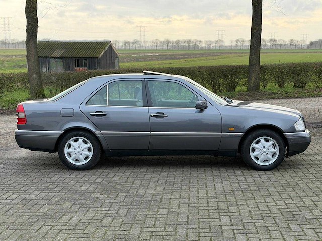 Mercedes-benz c-klasse 180 sport lt-gr-86 - afbeelding 27 van  30