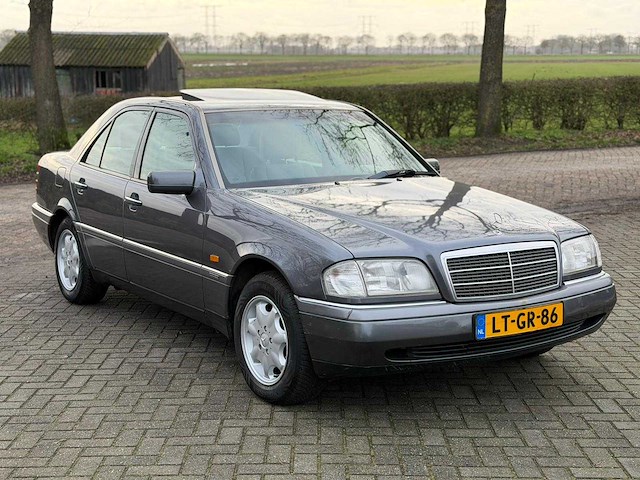 Mercedes-benz c-klasse 180 sport lt-gr-86 - afbeelding 28 van  30