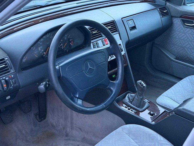 Mercedes-benz c-klasse 180 sport lt-gr-86 - afbeelding 30 van  30