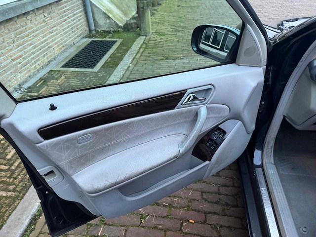 Mercedes-benz c-klasse combi 180 k. elegance 74-nl-db - afbeelding 12 van  14