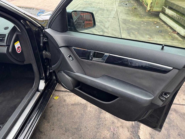 Mercedes-benz c-klasse estate 180 k bluee. bns cl. amg 18'' automaat 86-jgb-9 - afbeelding 9 van  20