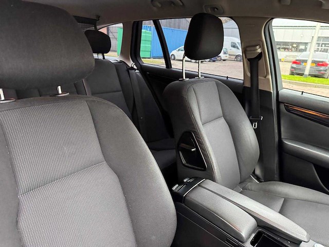 Mercedes-benz c-klasse estate 180 k bluee. bns cl. amg 18'' automaat 86-jgb-9 - afbeelding 2 van  20