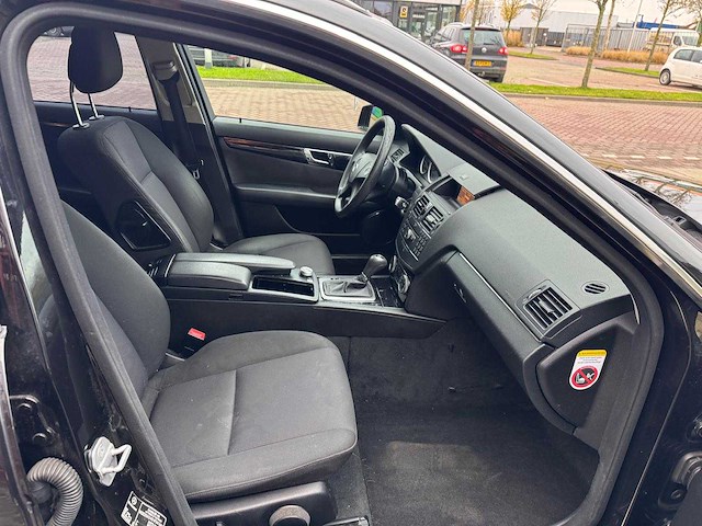 Mercedes-benz c-klasse estate 180 k bluee. bns cl. amg 18'' automaat 86-jgb-9 - afbeelding 17 van  20