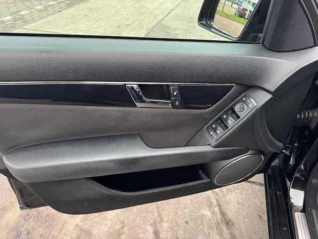Mercedes-benz c-klasse estate 180 k bluee. bns cl. amg 18'' automaat 86-jgb-9 - afbeelding 19 van  20