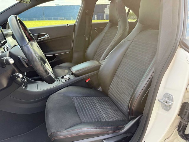 Mercedes-benz cla-klasse 200 ambition , ; 1-kdp-88 - afbeelding 16 van  20