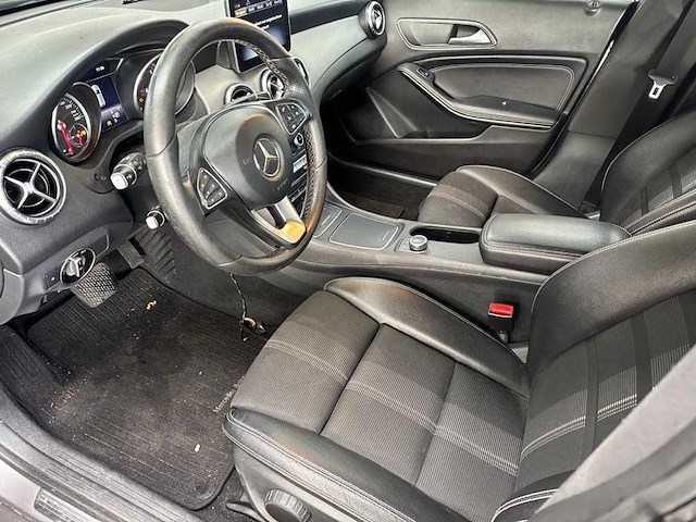 Mercedes-benz cla-klasse shooting brake 180 d business, sl-320-z - afbeelding 7 van  10