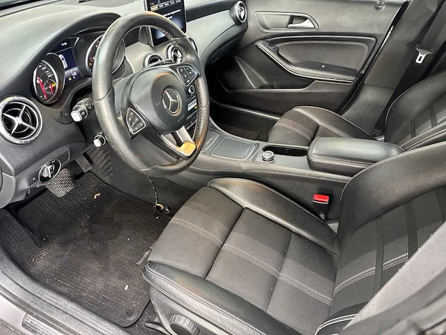 Mercedes-benz cla-klasse shooting brake 180 d business, sl-320-z - afbeelding 13 van  16