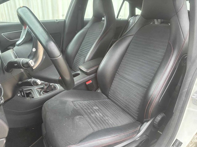 Mercedes-benz cla-klasse shooting brake 180 orangeart ed. * j-601-pk - afbeelding 11 van  15