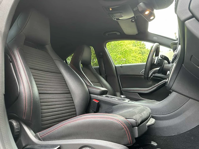 Mercedes-benz cla180 business solution amg cla-klasse 121pk 2018 (origineel-nl), xb-460-z - afbeelding 45 van  57