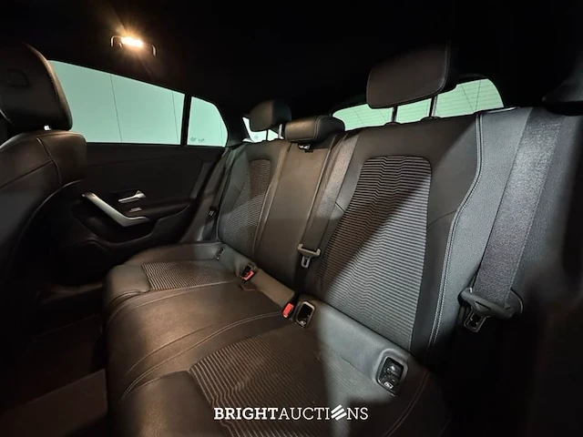 Mercedes-benz cla180 shooting brake business solution 136pk 2022 (origineel-nl) cla-klasse, p-004-vl - afbeelding 18 van  31