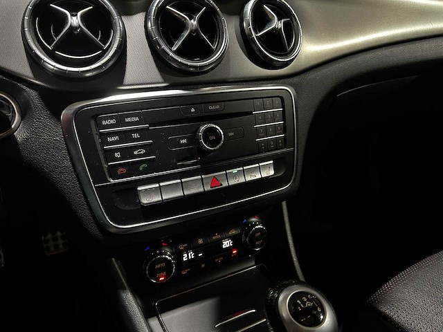 Mercedes-benz cla200 d business solution amg 136pk 2016 cla-klasse - afbeelding 8 van  16
